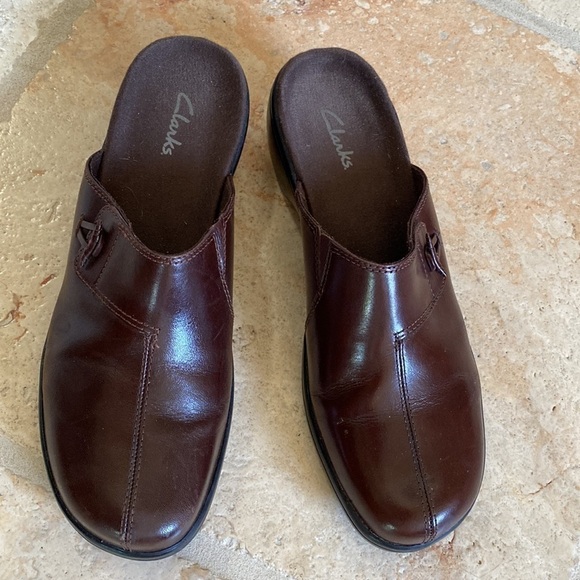 Clarks Shoes - Clarks Brown Leather Mules clogs Womens 9 cushion comfort shoe slide on quality